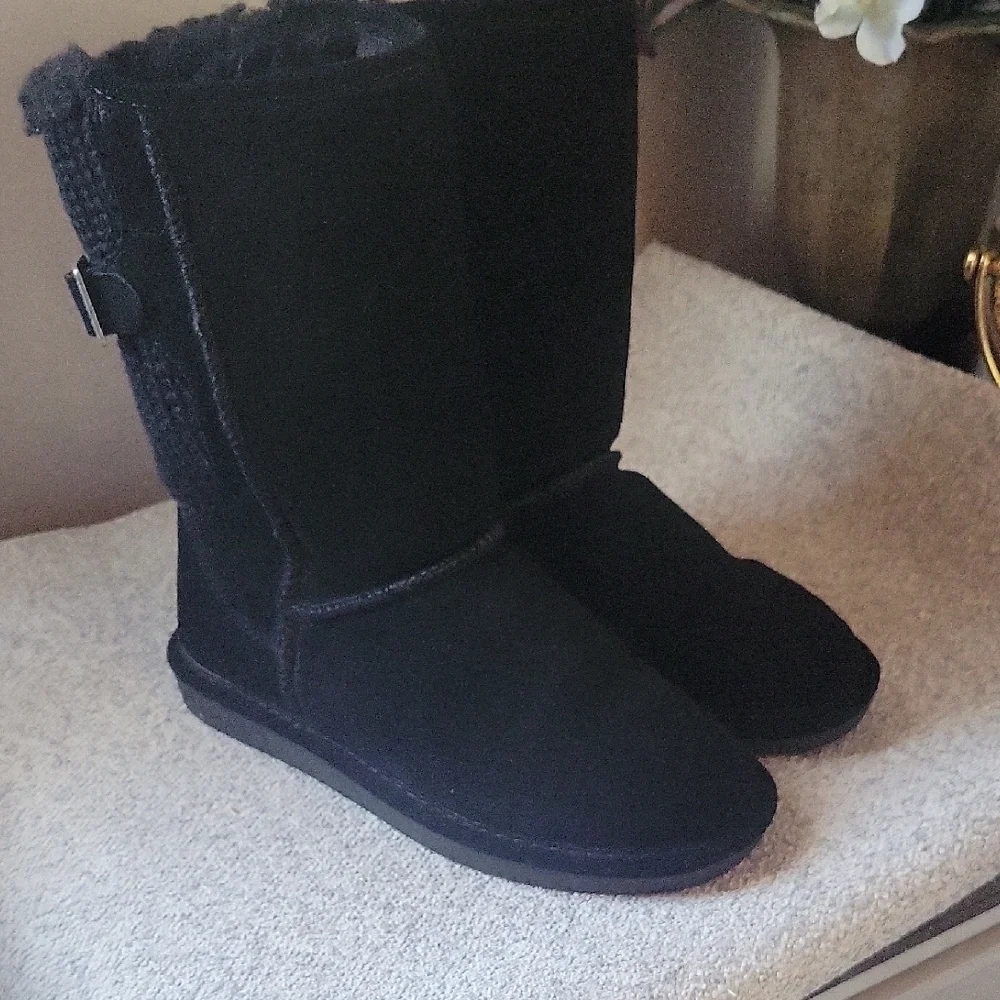 BearPaw black knit